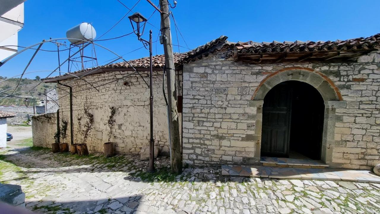Dhimitri Apartment Berat Exterior foto